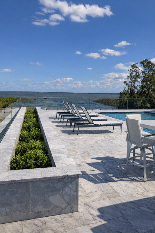 Frameless pool glass railing